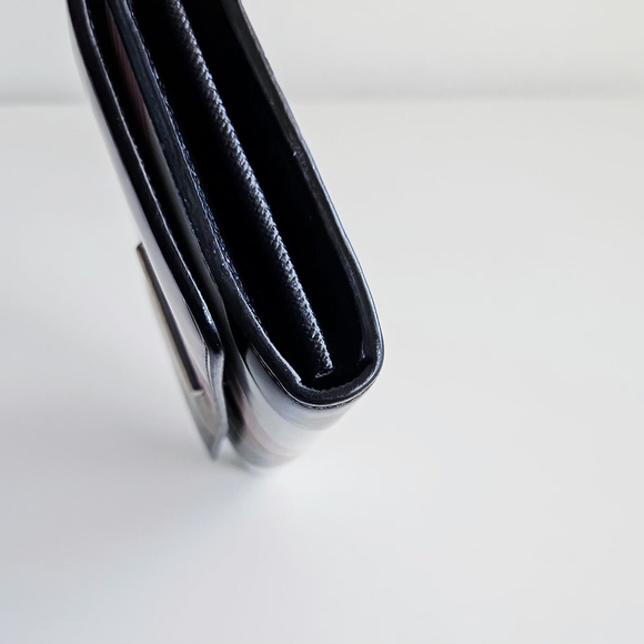 Louis Vuitton Limited Edition Reverse Monogram Twist Lock Wallet - Picture 11 of 13